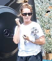ashley-tisdale-out-for-lunch-at-all-time-restaurant-in-los-feliz-08-01-2022-1.jpg