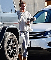 Ashley-Tisdale---Brings-her-dog-along-on-a-mid-day-coffee-run-in-Studio-City-06.jpg