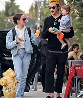 ashley-tisdale-and-christopher-french-step-out-for-a-late-lunch-with-their-daughter-jupiter-in-los-feliz-california-261222_6.jpg