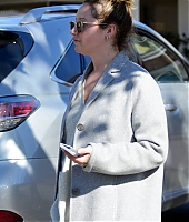 ashley-tisdale-keeps-things-comfy-while-out-at-the-beverly-glen-shopping-center-in-beverly-hills-california-080223_5.jpg